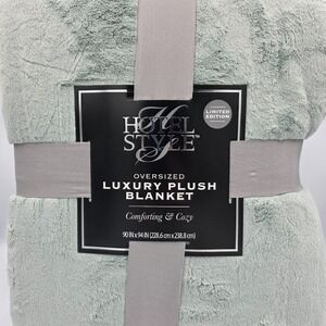 Hotel Style Oversized Luxury Plush Bed Blanket 90x94 Full/Queen, Green River
